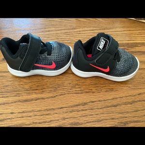 Baby girl Nike 2c